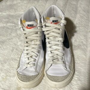 Nike Blazer Mid